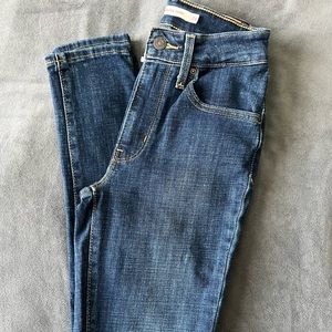 Brand new juniors Levi’s high rise skinny jeans 👖!